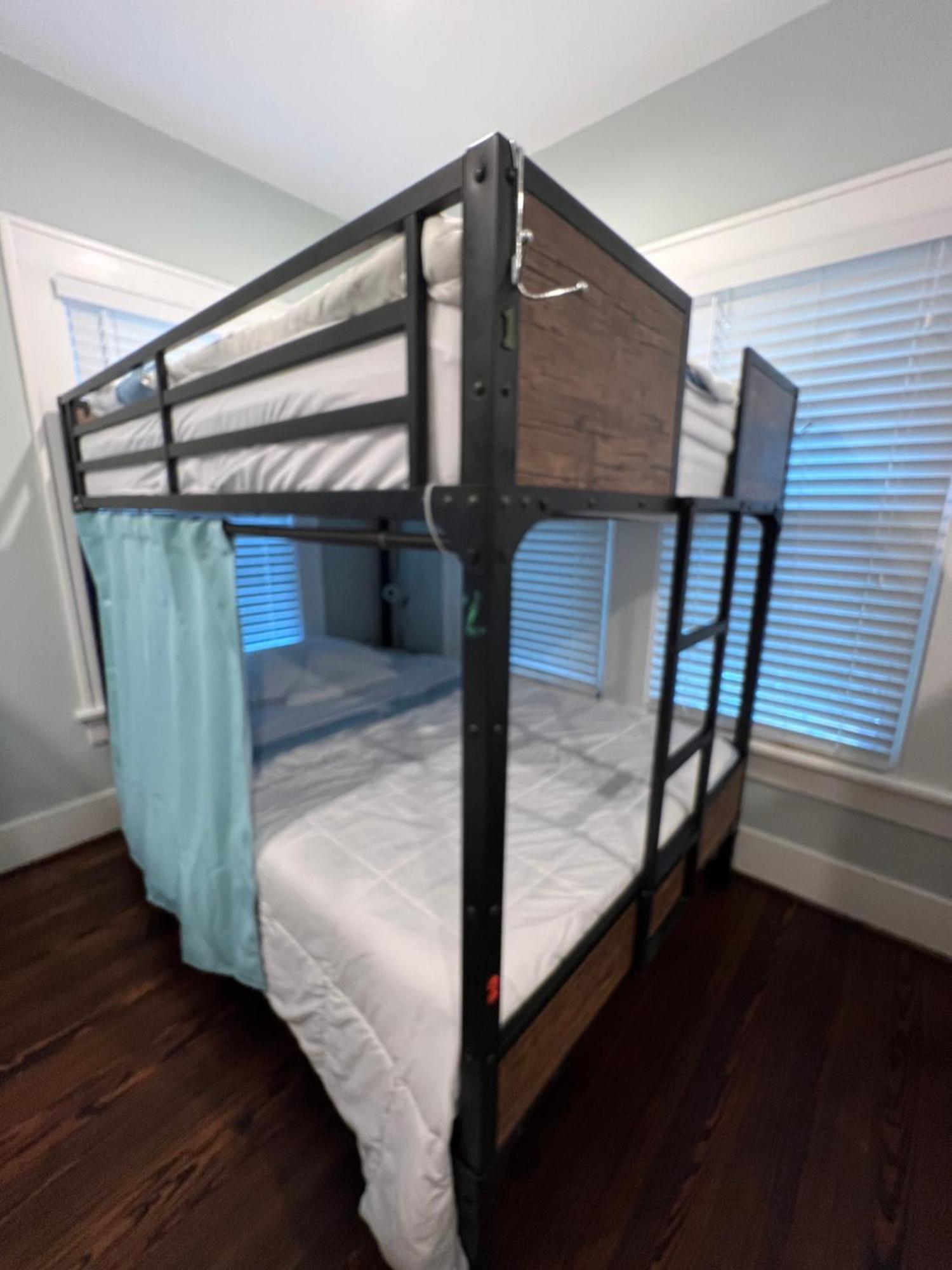 Mycrib Houston Hostel Екстер'єр фото